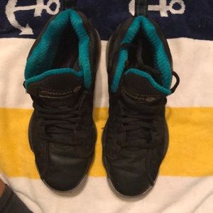 Jordan snug kid size 4